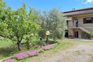 Villa di 155 m² con più di 5 locali e box auto a T