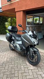 Honda integra 750