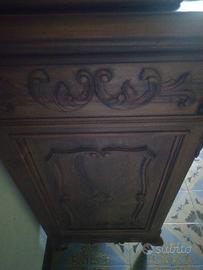credenza barocca in noce  intagliata a mano