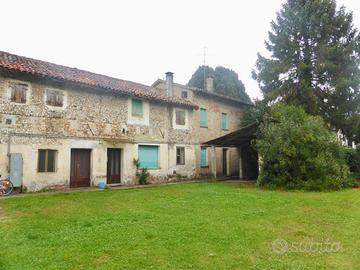 CASA TRICAMERE IN CENTRO PAESE