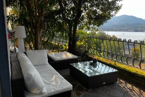 Appartamento vista lago con spiaggia condominiale