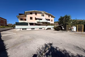 Appartamento di 120 m² con 3 locali e box auto a A