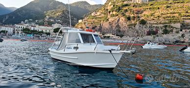 barca a motore 