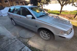 VOLVO V40 1.9 sport