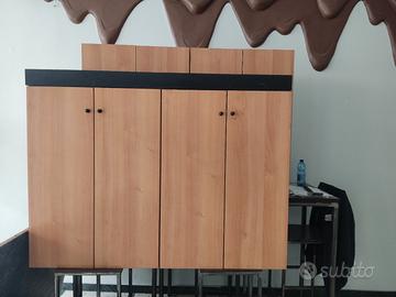 mobiletti vari in legno e plastica