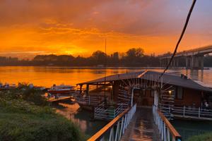 Ristorante galleggiante sul fiume Po