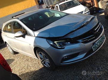 Opel Astra 1.6 CDTi 110CV Incidentata/Sinistrata
