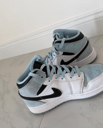 Air Jordan 1 Mid ice blue