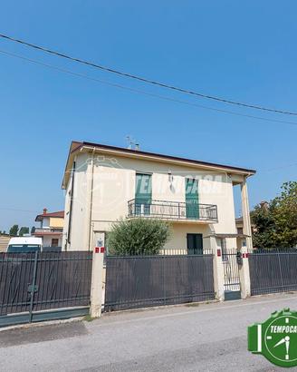 VILLA SINGOLA CON DUE APPARTAMENTI