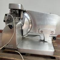 Affettatrice per affettamento industriale
