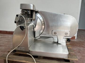 Affettatrice per affettamento industriale