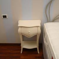 comodino con ripiano