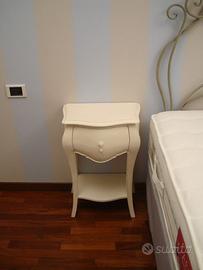 comodino con ripiano