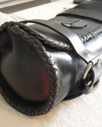 Borsello in cuoio da moto custom usato