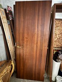 Porte per interni in noce