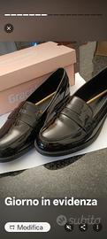 Mocassini donna in vernice nera 