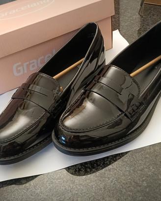 Mocassini donna in vernice nera 
