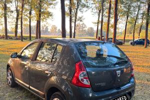 Dacia sandero 2010
