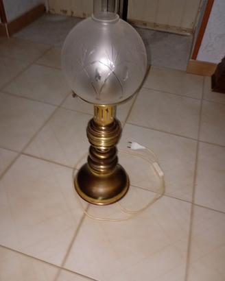 Lampada da tavolo vintage in ottone ed vetro