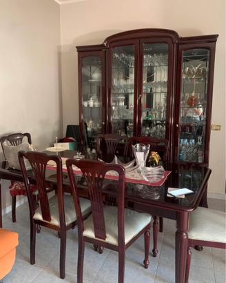 Credenza , tavolo e sedie