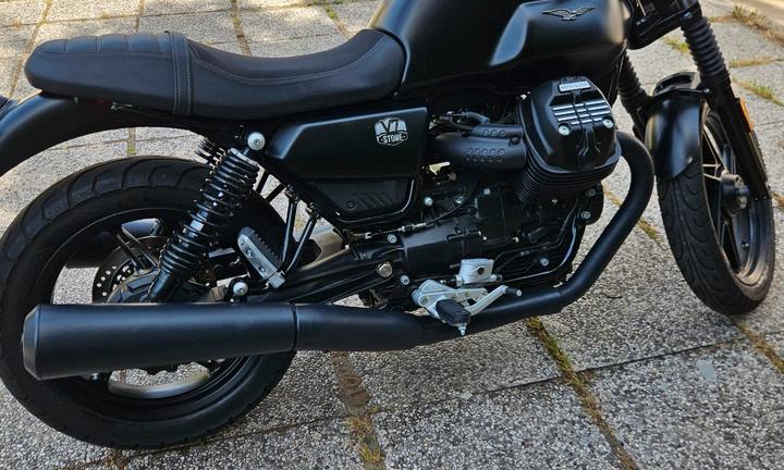 Moto Guzzi V7 Stone - 2022