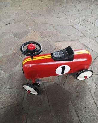 Macchina cavalcabile vintage