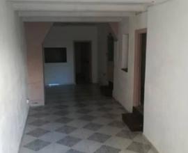 Locale zona camaldoli
