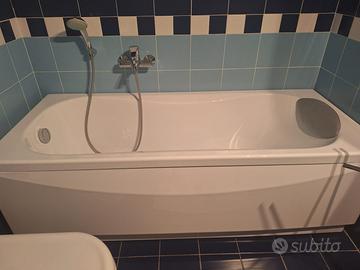 Vasca da bagno con accessori