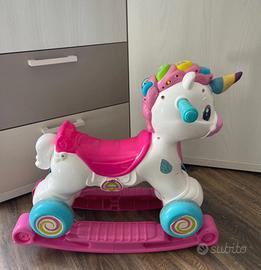 unicorno dondolo/rotelle