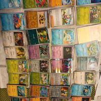 lotto di 50 carte Pokemon miste 