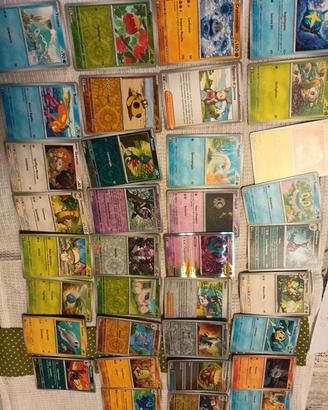 lotto di 50 carte Pokemon miste 