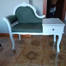 Poltroncina antica, rivestimento nuovo