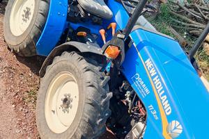 trattore New Holland t13 25cv 