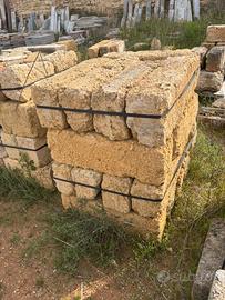 Blocchi antichi in pietra (conci)