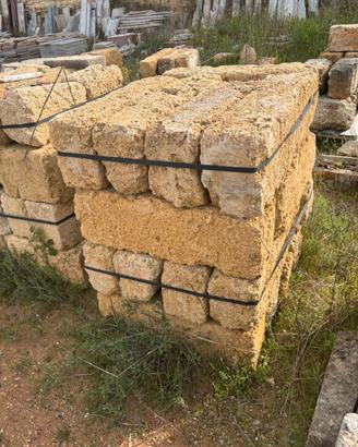Blocchi antichi in pietra (conci)