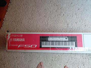 Pianola Yahama PSR F50