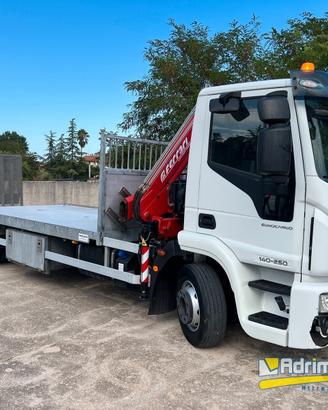 Iveco Eurocargo 140-250 carrellone con gru