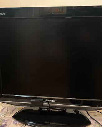 Televisore Aquos sharp 35” con digitale terrestre