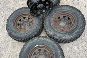 Gomme e cerchi per defender