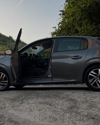 Peugeot 208 puretech 2020
