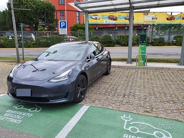 Tesla Model 3 long range AWD