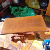 Tavolo in legno per il soggiorno 