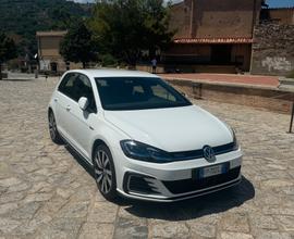 Volkswagen Golf GTE plug in hybrid 204 cv