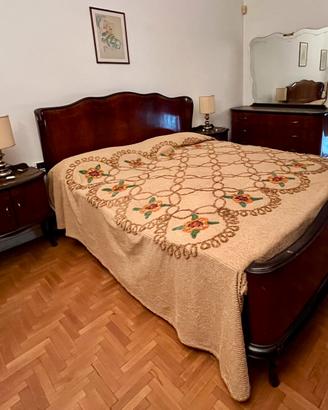 Camera da letto completa in legno