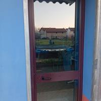 Porta in alluminio con vetro anti sfondamento