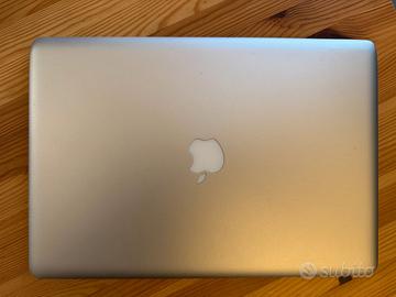 MacBook Pro 15” • SSD 256GB • 8GB RAM