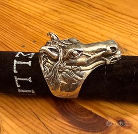 Anello testa cavallo