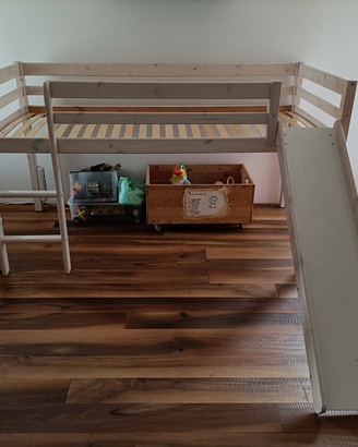 Letto rialzato simil-castello bambino 6-12 anni