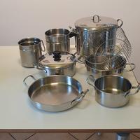 Set di pentole con coperchi