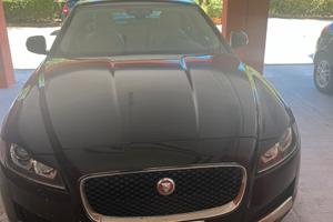 Jaguar XF nera